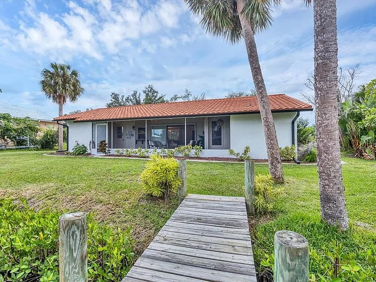 4696 Pompano St — Photo 4