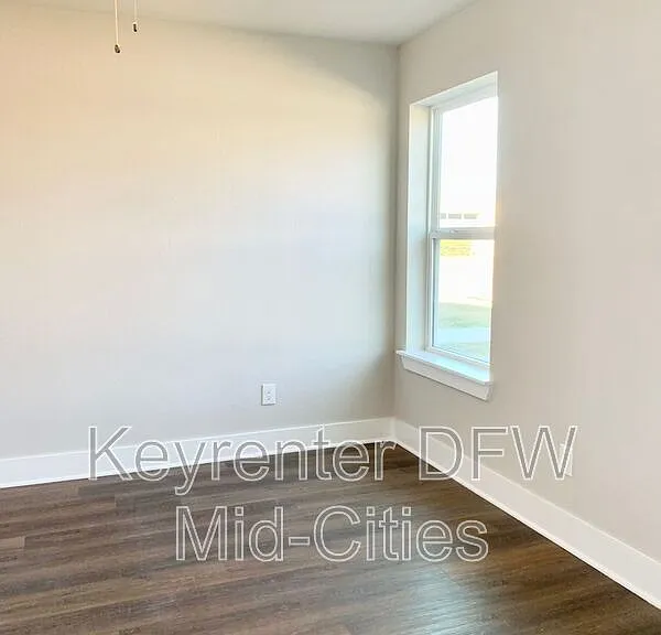 1431 Pearson St — Photo 7