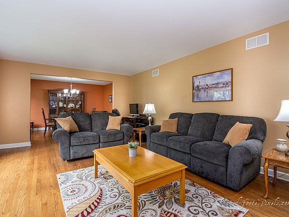2nd image of 7912 Glen Ln