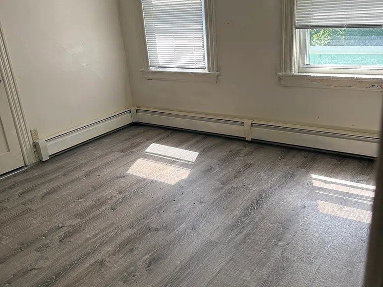 83 California Ave #2R — Photo 6