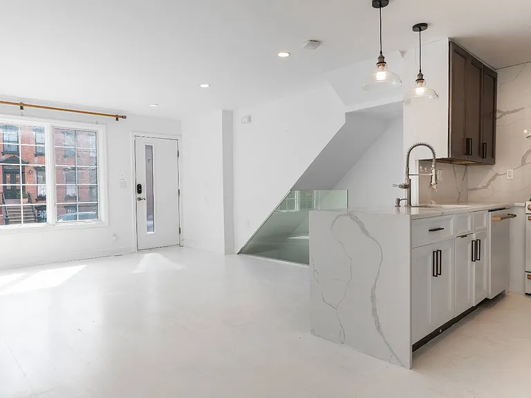 427 Pulaski St #1 — Photo 31