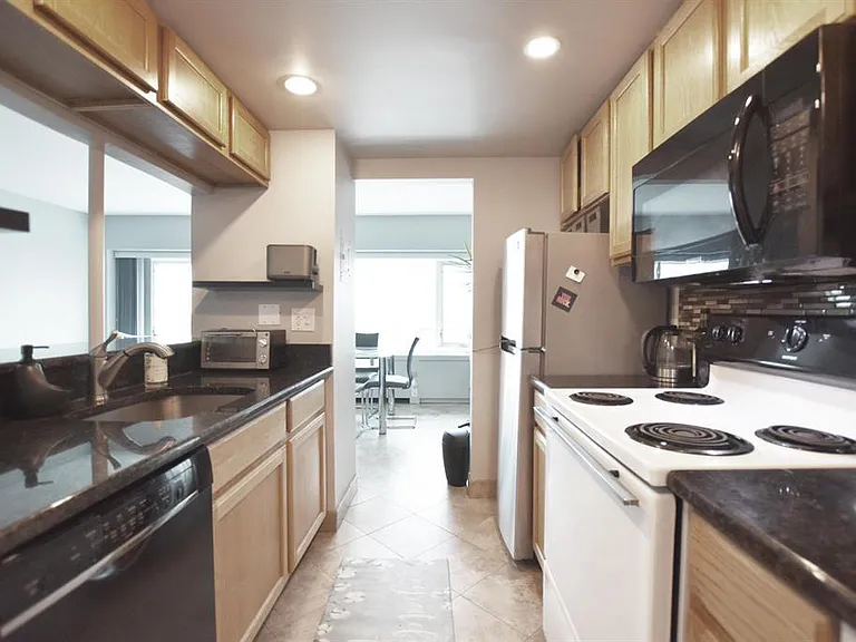 555 E William St #15J — Photo 6