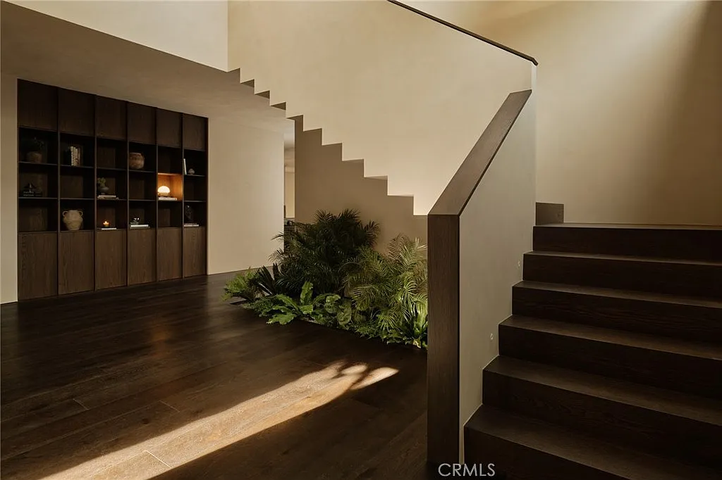 5 bed, 5.5 bath, 5514 sqft, $40,000 — Photo 4