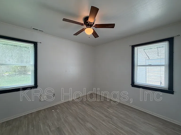 408 Stockton Rd — Photo 5