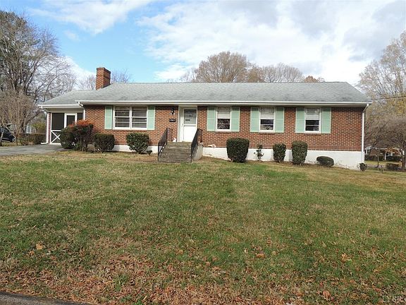 2nd image of 2220 Woodcrest Dr