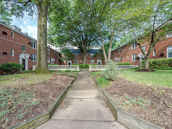 3rd image of 108 N George Mason Dr APT 2