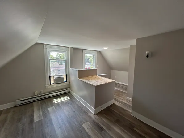 19 Wilcox St APT 3, Wethersfield, CT 06109