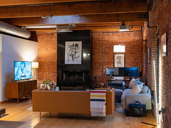 5th image of 21 Wormwood St Unit 609