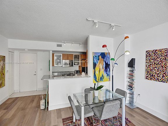 4th image of 18800 NE 29th Ave APT 530