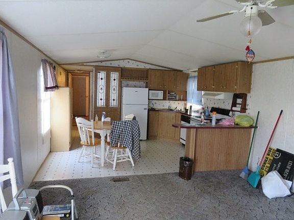 4th image of 212 Sutherland Dr
