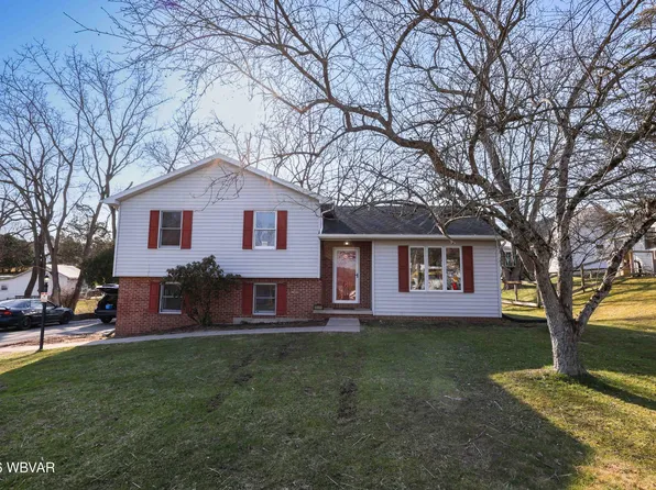 18 Woodbryn Dr, Williamsport, PA 17701