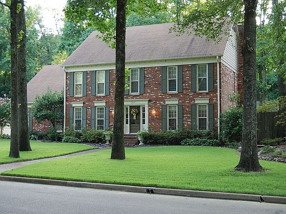 Large Lot in Kimbrough Woods. 4 BD 3 BA, Media RM w/ Back Stairs to Kitchen 