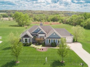 43W667 Heather Ln, St Charles, IL 60175