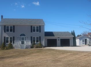 2046 School House Ln, Hermon, ME 04401