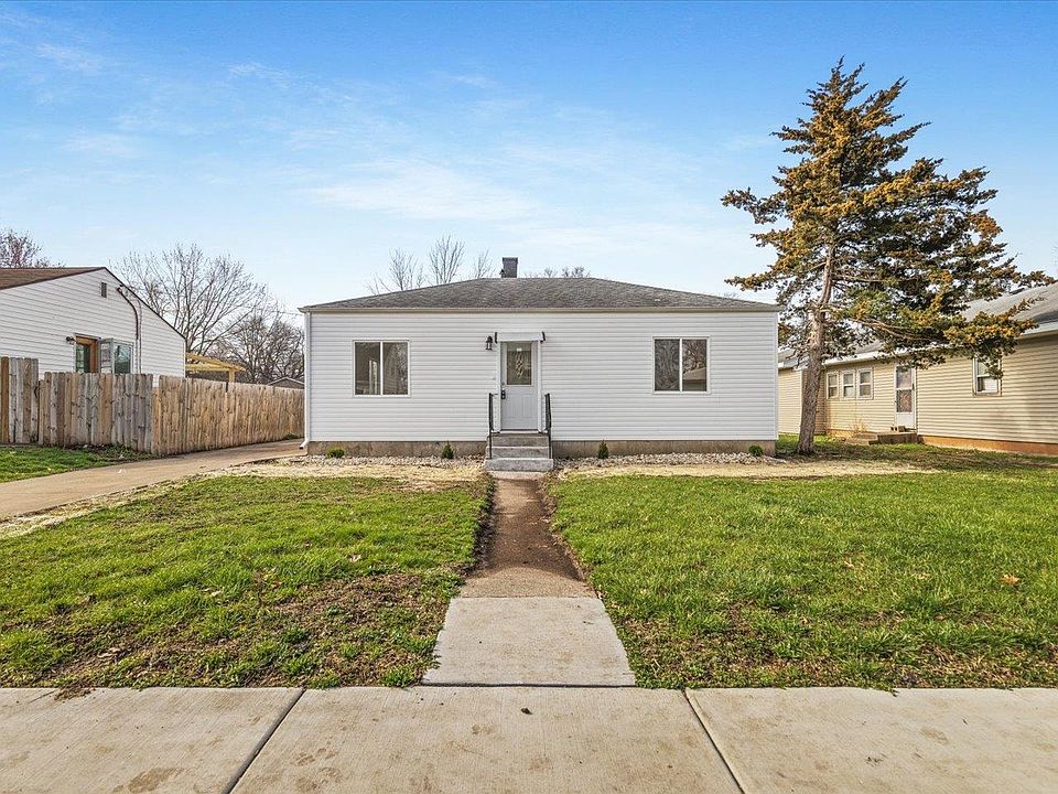 1st image of 3032 Gladstone Ave