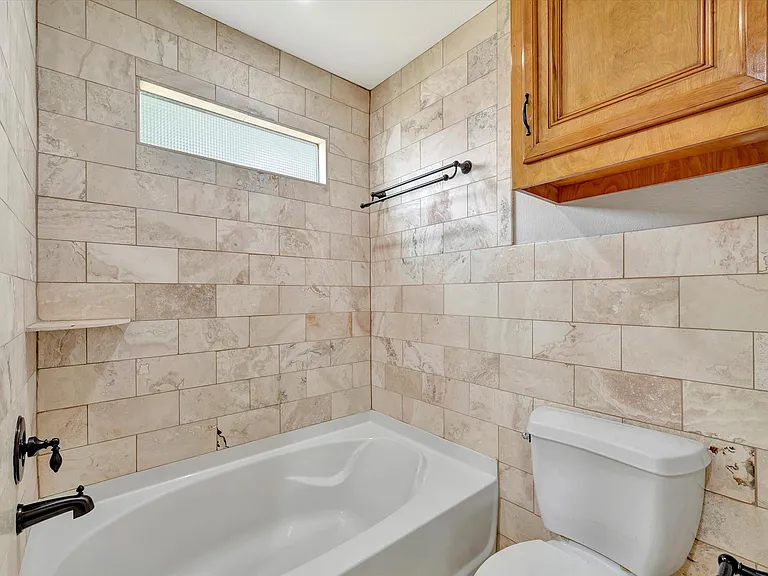 4628 Kermit St — Photo 20