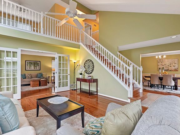 4th image of 2870 Roslyn Ln