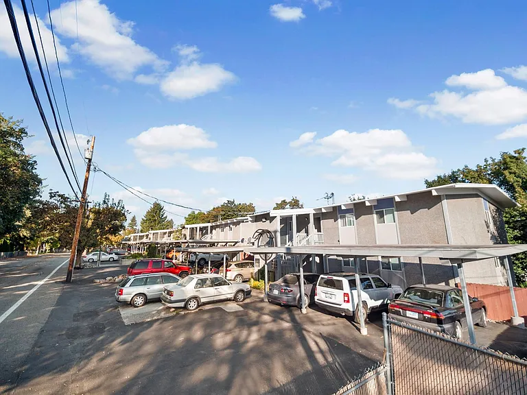 Renovated 2bd/1ba Millwood Apartment | A/C | Covered Parking | Pet Friendly | Avail Upon Request — Photo 11