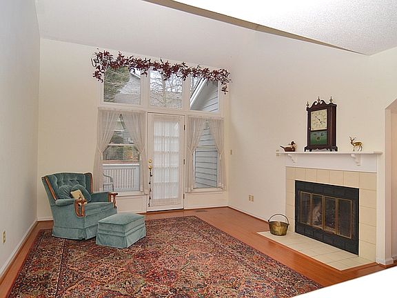 4th image of 220 Kirkwood Dr