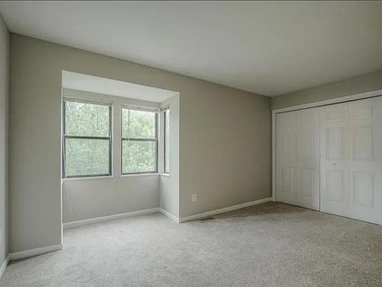 439 W 10th St — Photo 14