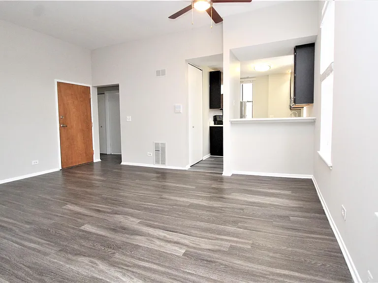 807 W Willow St #2D — Photo 5