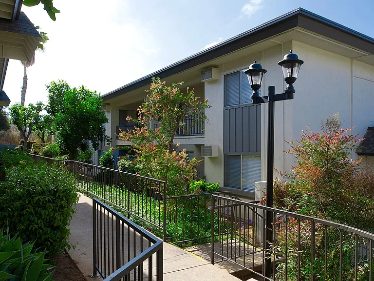 La Mesa Spring Gardens — Photo 31