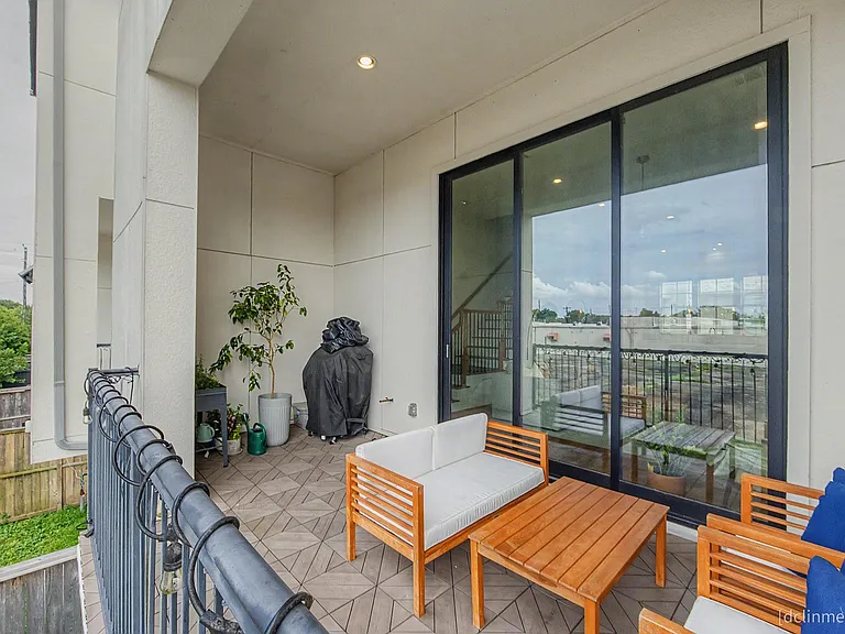 4009 University Grove St — Photo 3