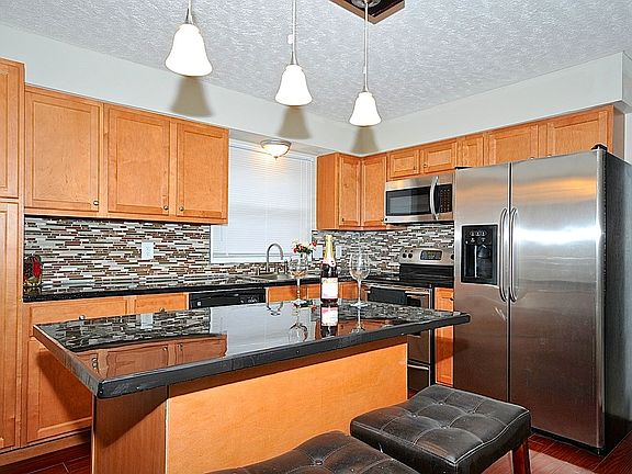 2nd image of 1730 Oakwood Dr