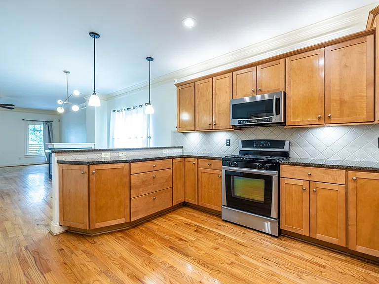1040 Boulevard Dr NE — Photo 18
