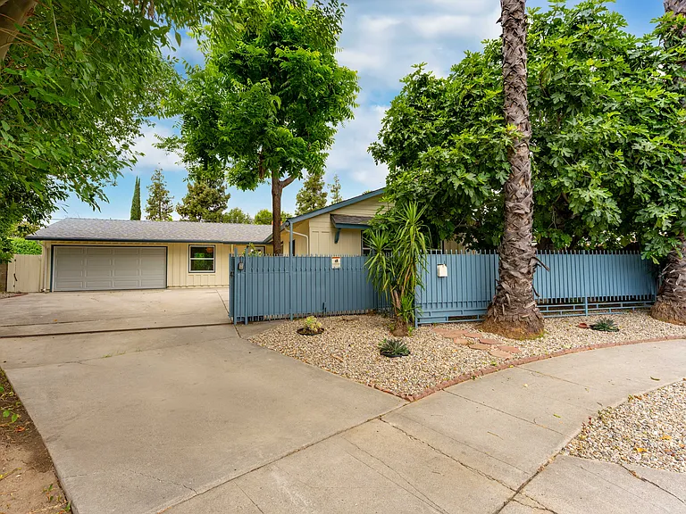 22736 Cantlay St — Photo 22
