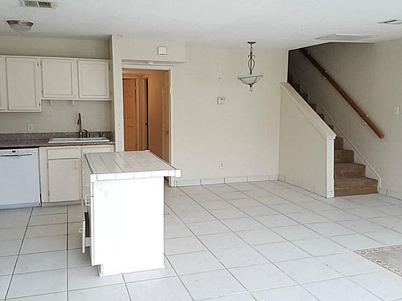 5th image of 1014 Graham Dr #J4-1