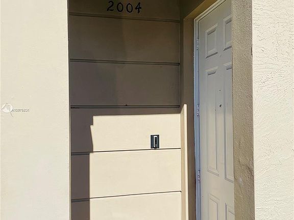 2nd image of 2004 Freeport Ln Unit 2004