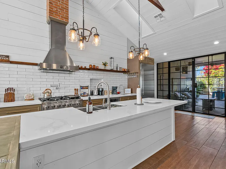 4402 E Turney Ave — Photo 4