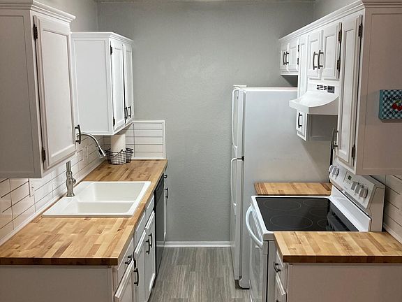 4th image of 6010 Duchess Ave