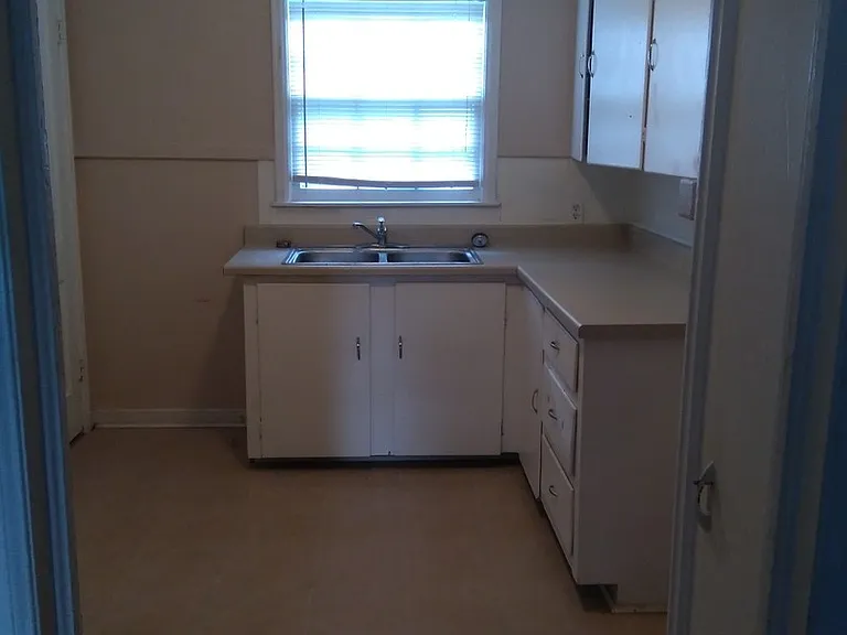 2225 S Kansas Ave — Photo 2