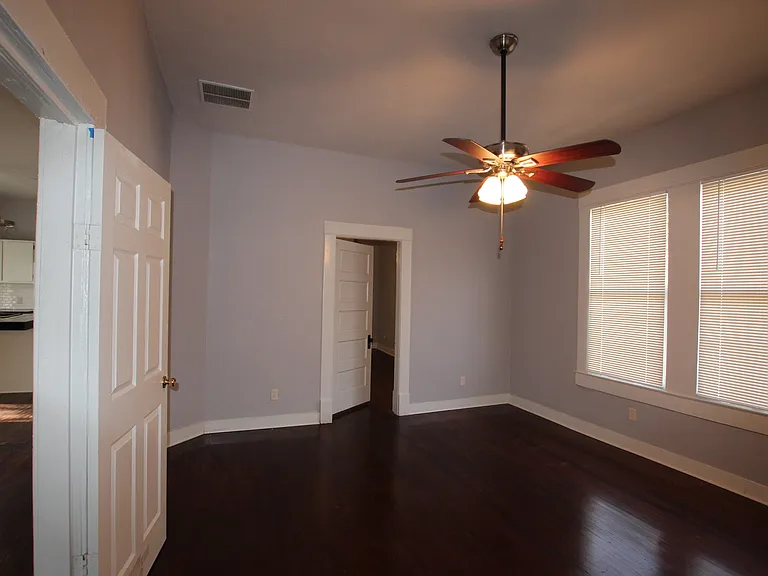 522 W Dobbs St — Photo 8