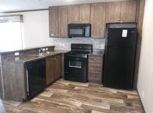 902 Willow Ln, Columbus, MI 48063