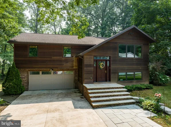 430 Canterbury Dr, State College, PA 16803