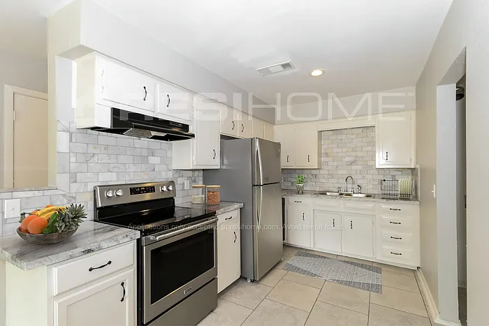 1021 Baldwin St — Photo 3