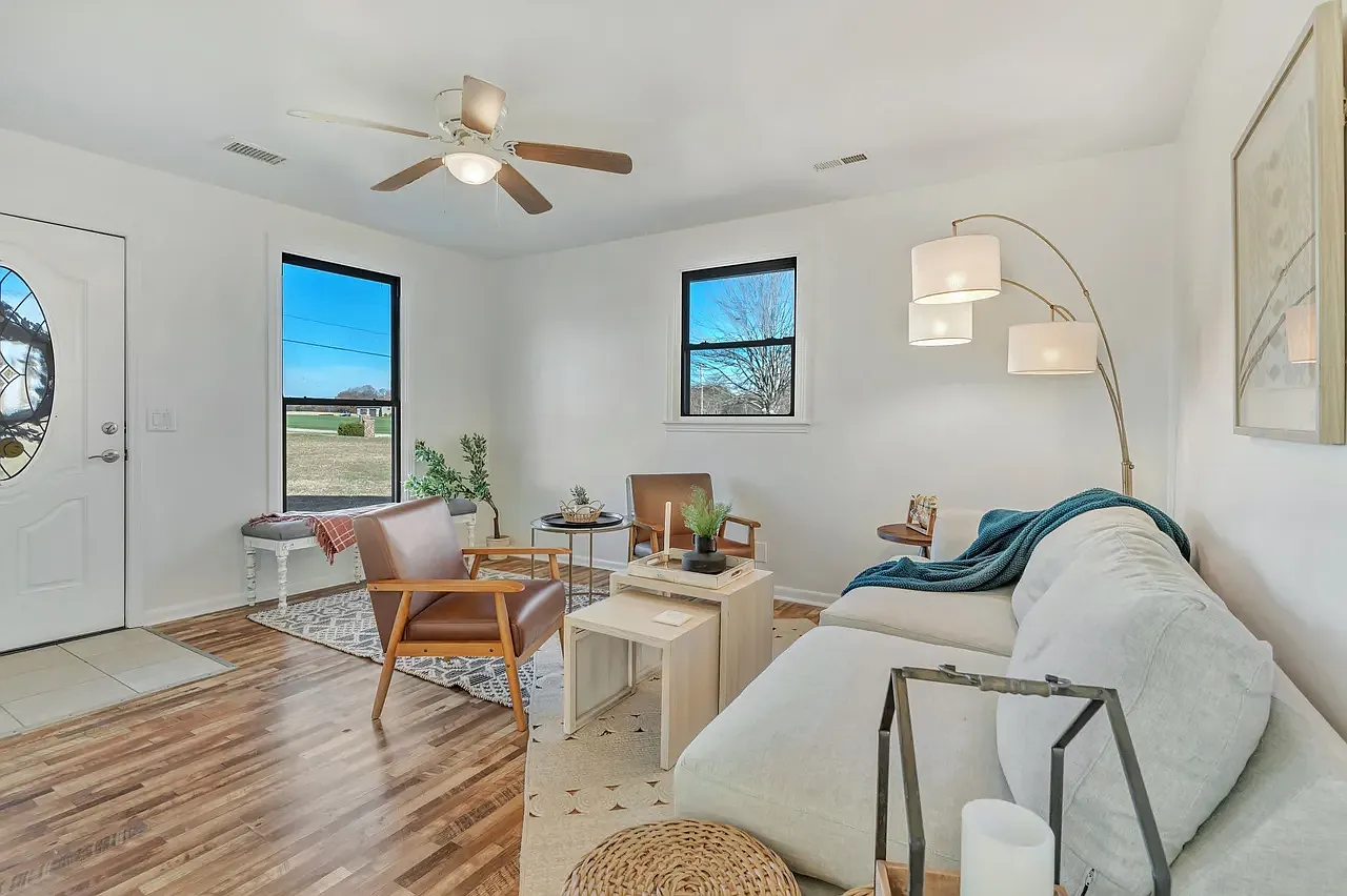 3 bed, 1120 sqft, $1,850 — Photo 3
