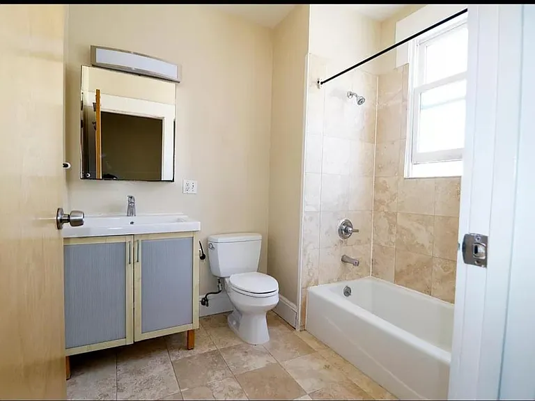 2597 Telegraph Ave #B — Photo 2