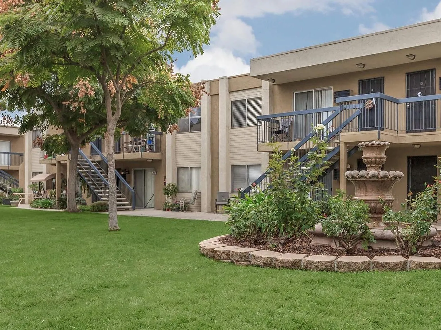 Sandalwood Apartments — Photo 3