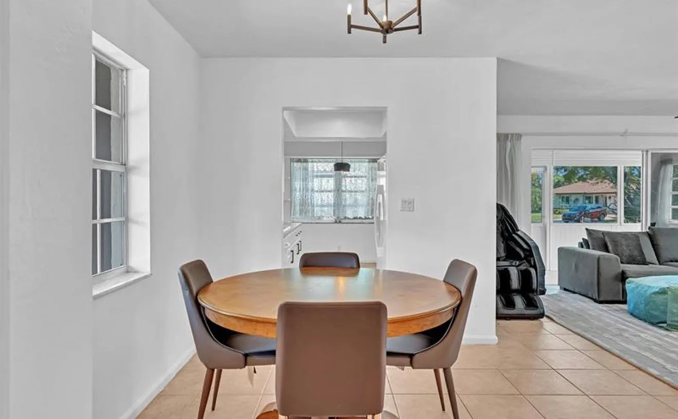 2 bed, $2,435 — Photo 4