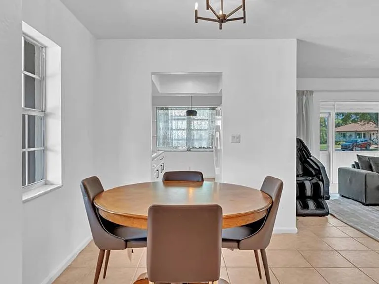 313 NW 42nd St #1 — Photo 4