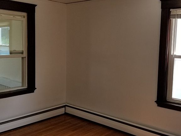 3rd image of 37 Vane St Floor 1