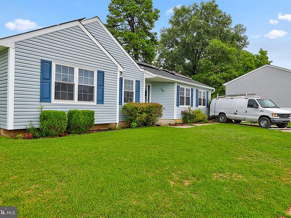 4th image of 706 Towering Oak Ct