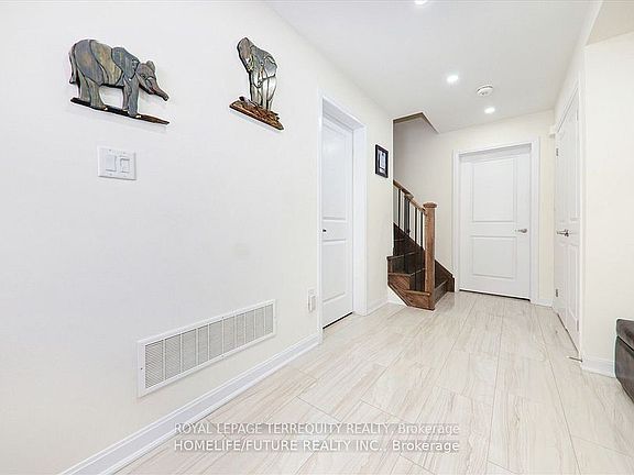 4th image of 2412 Fall Harvest Cres