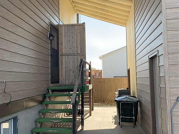 4th image of 905 Skyline Dr
