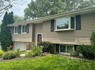 22 Pine Crest Dr, Yutan, NE 68073