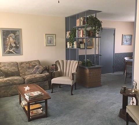3rd image of 930 N Ross Ave